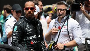 Люис Хамилтън ще има нов състезателен инженер във Ферари