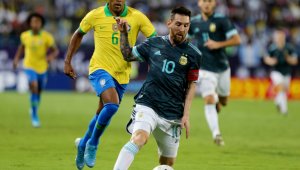 Меси матира Бразилия, Аржентина задълбочи кризата в "Селесао"