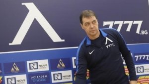 Мъките за Левски нямат край: Петър Хубчев си иска парите, ще съди "сините"