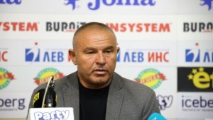 Враг на Карлос Насар се оттегли от щангите