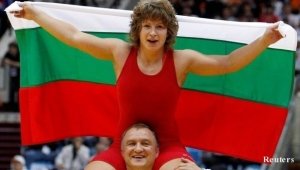 Станка ги помете с танка в Русия