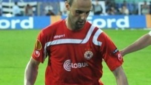 Българи мачкат в Румъния, лидери са