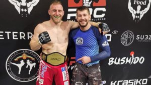 Човекът „от 8 до 5“, който върши чудеса в бойните спортове