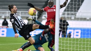 Стражът на Нюкасъл отказа "мърсисайдци"! Ливърпул завършва годината с равенство