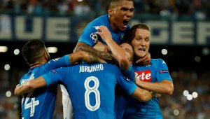 Наполи удари Верона без да се напряга