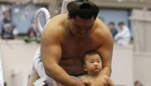 Очаквано: Йокодзуна Хакухо също бутна наш Даниел