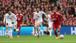 Ливърпул счупи гредите, Ман Юнайтед превзе "Анфийлд"