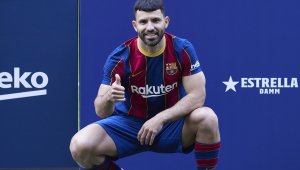 Агуеро отказа №10 в Барса