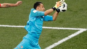 Реал удължава договора на Навас