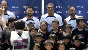 Забраниха телефоните на Меси, Неймар и Мбапе