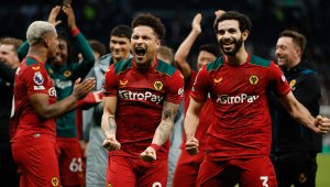 Арсенал надцакал Ман Юнайтед за "вълк"