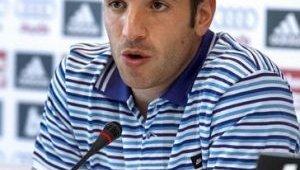 Предлагат Ван дер Ваарт на Байерн, те отхвърлят