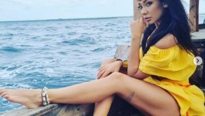 Едрогърда певица заряза футболист и скочи в леглото на плувец + СНИМКИ