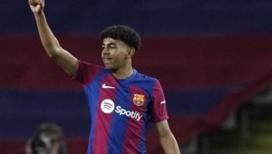 Уникална снимка: Лео Меси с бебето Ламин Ямал