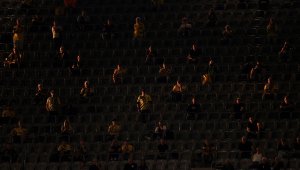 Бундеслигата остана без фенове