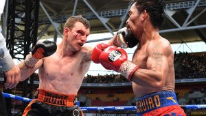 Мани Пакиао загуби титлата в кървава баня + ВИДЕО