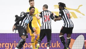 Нюкасъл спъна Тотнъм в битката за Топ 4