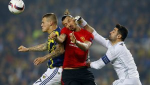 Юнайтед и Моуриньо не оцеляха в "ада" на Истанбул