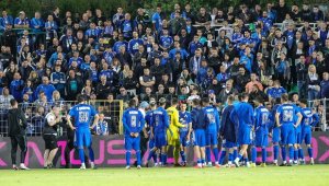 Феновете на Левски побесняха! Пробваха да съблекат играч + ВИДЕО