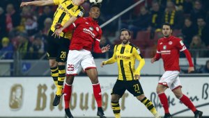 Скучен Дортмунд се спъна в Майнц и гледа Байерн с телескоп + ВИДЕО