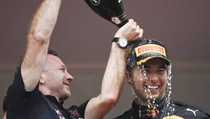 Серхио Перес остава в Ред Бул до 2024 г.