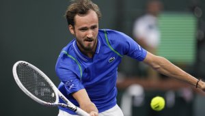 Медведев се разклати, но удари Ивашка в Индиън Уелс