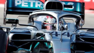 Хамилтън спря серията на Ферари след помощ от Скудерията