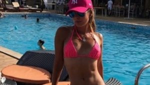 Рози за най-сексапилната ни тенисистка + СНИМКИ