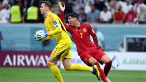 Германия троши антирекорди, но Нойер се нареди до великите