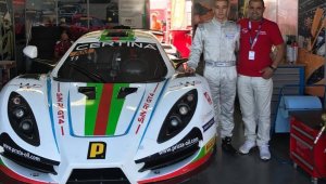 Влъчков прави фурор в GT4 още в дебюта си, сравниха го с Кими Райконен! + СНИМКИ