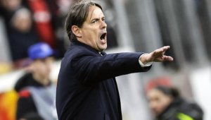 Симоне Индзаги се фука с огромна скамейка в Интер