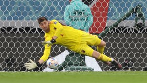 Секси маце подкрепя Тибо Куртоа в Катар + СНИМКИ