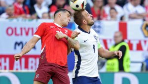 Джака е играл с контузия срещу Англия