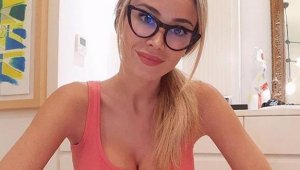 Балерина ревнува мъжа си от най-сексапилната спортна журналистка + СНИМКИ