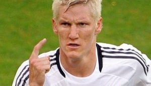 Вестник лансира Швайнщайгер за Манчестър Юн