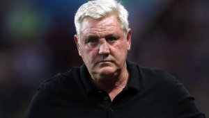 Вила изгони Стив Брус