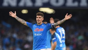 Капитанът на Наполи подписа нов договор