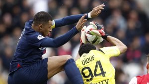 Държат Мбапе на пейката, ПСЖ с трета поредна издънка