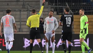 Глупав червен картон: Наказаха халф на Байерн за 2 мача