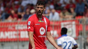 Защитник на Арсенал остава при Вальо Антов