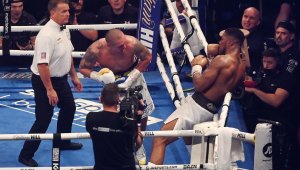 Сензацията е факт! Усик детронира Джошуа насред Лондон + СНИМКИ