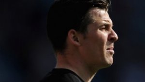 Лудата глава Бартън ще става "чук"