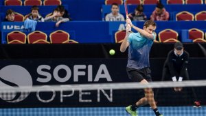 Медведев взе дербито от 1/8-финалите в София