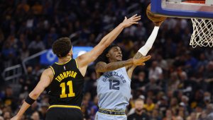Голдън Стейт отнесе Мемфис, нова контузия помрачи мача