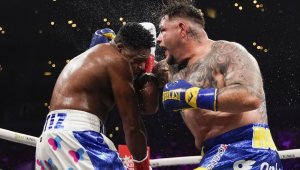 35 от 37: Руис би Ортис и пак гледа към световната титла + ВИДЕО