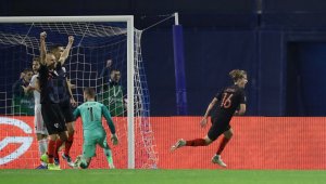 Тин Йедвай с дубъл за 3:2 над Испания + ВИДЕО