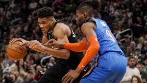 Янис и Елените пометоха Тъндър пред погледа на Карим