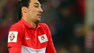 Два отбора с "Р" от Русия в битка за Ивелин Попов