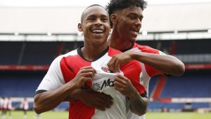 Съсипаха от бъзици Фейенорд за новото лого (СНИМКИ)