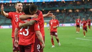 Швейцария отстреля Турция в голово шоу в Баку